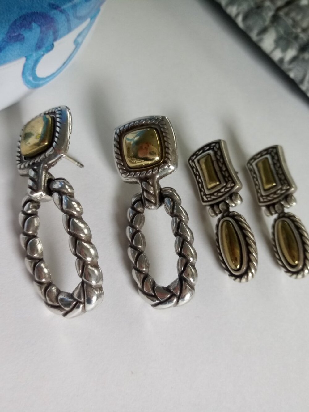 Brighton lot of 3 pairs of two tone earrings in tin - Picture 8 of 10